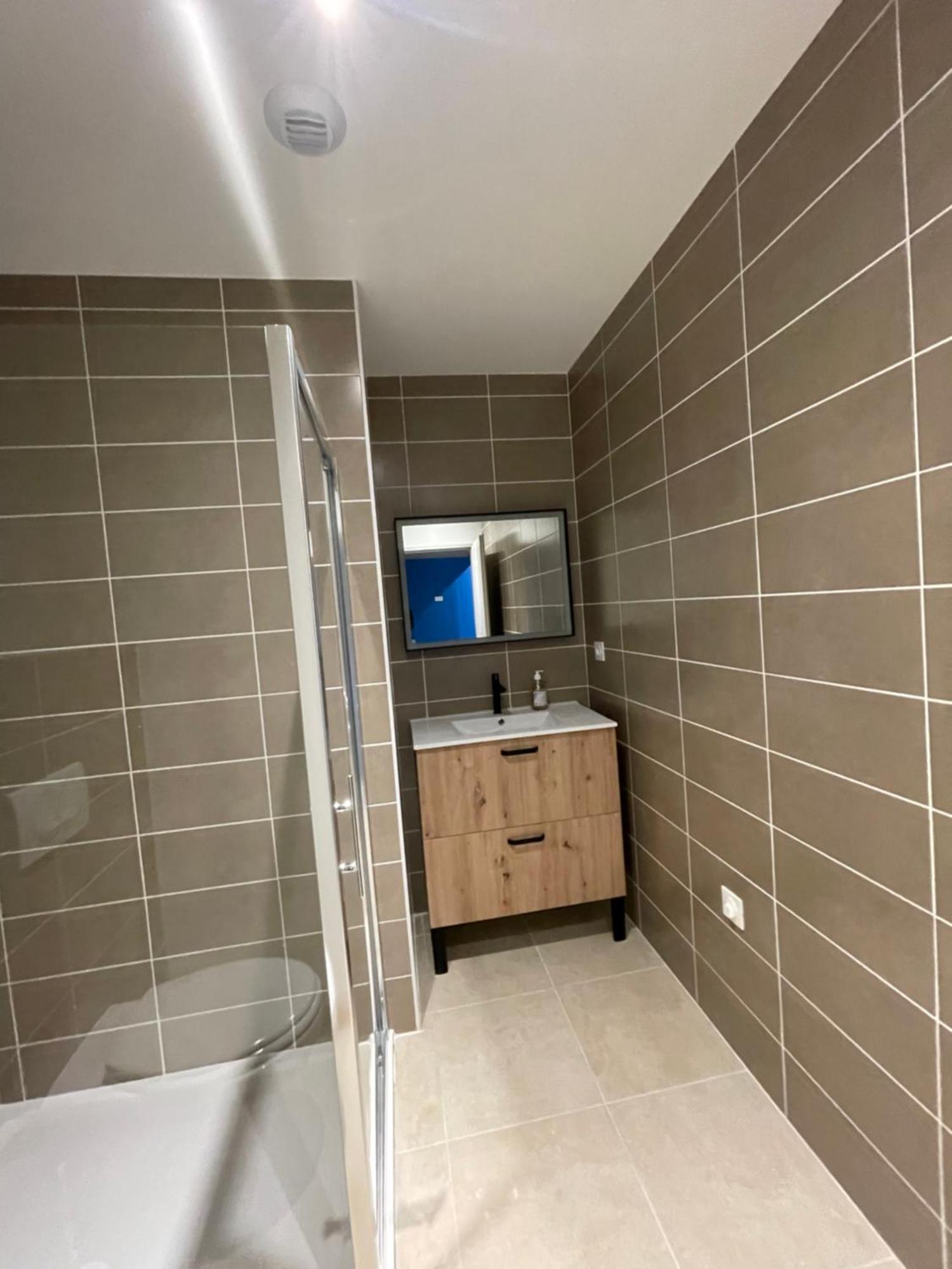 Le Salvador - Appart'Hotel De 18M2 A 44M2 La Talaudiere Extérieur photo